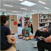 Ancienne libraire créée un club de lecture en parallèle des œuvres étudiées au collège et au lycée